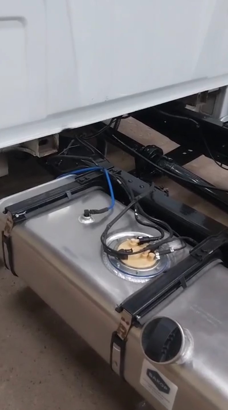 Aлюминиевый бак 140 л на Газель